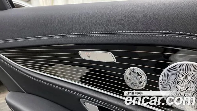 Mercedes-Benz E-Class 2019 — фото 19
