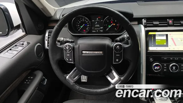 Land Rover Discovery 2017 — фото 14