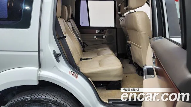 Land Rover Discovery 2016 — фото 12