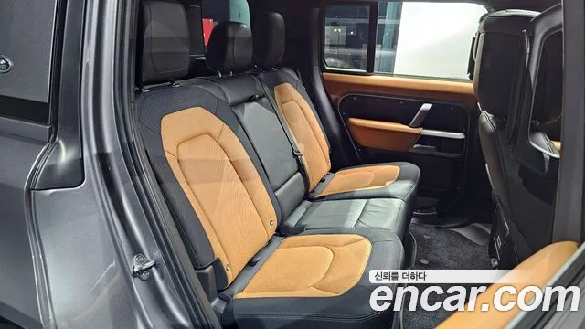Land Rover Defender 2024 — фото 12