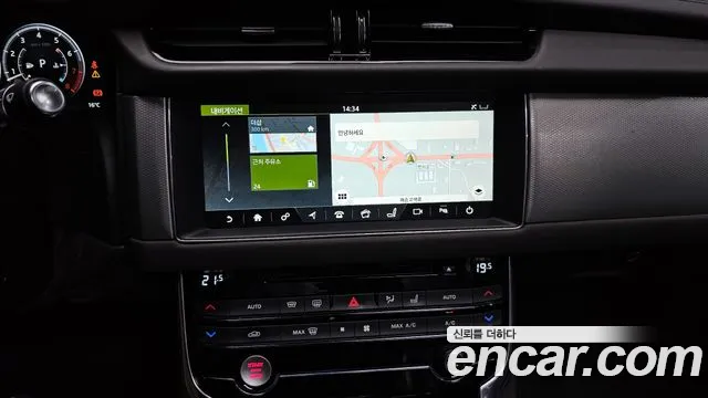 Jaguar XF 2017 — фото 14