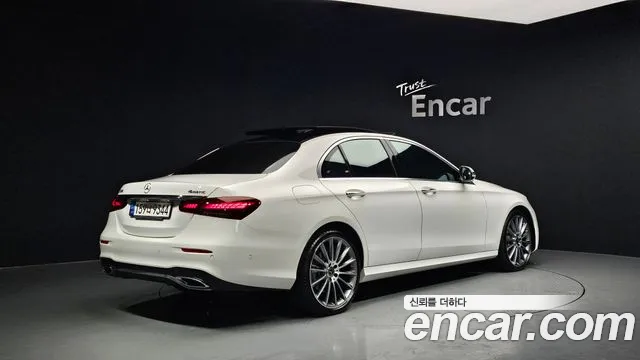 Mercedes-Benz E-Class 2022 — фото 2