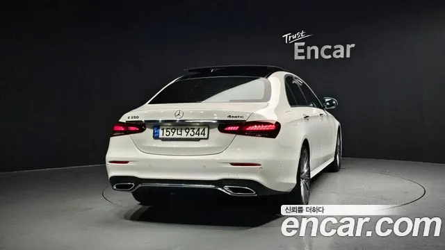 Mercedes-Benz E-Class 2022 — фото 4