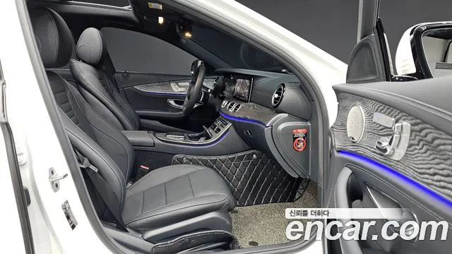 Mercedes-Benz E-Class 2022 — фото 10