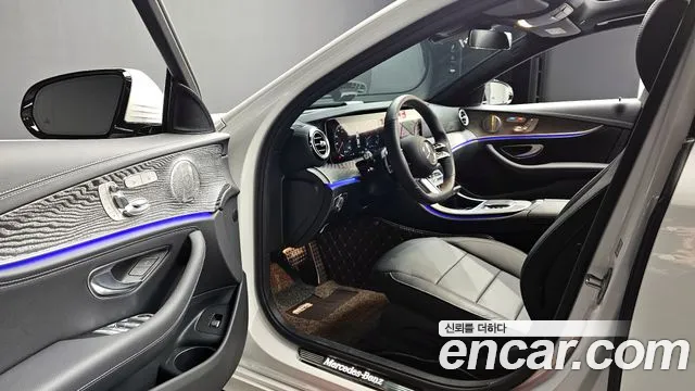 Mercedes-Benz E-Class 2022 — фото 12