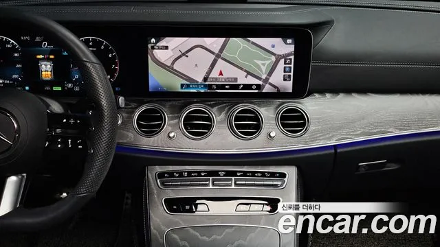 Mercedes-Benz E-Class 2022 — фото 15