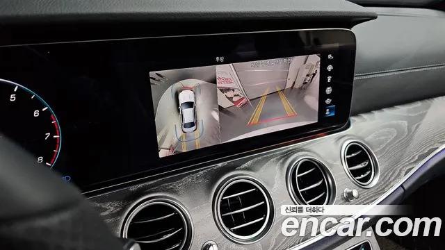 Mercedes-Benz E-Class 2022 — фото 16