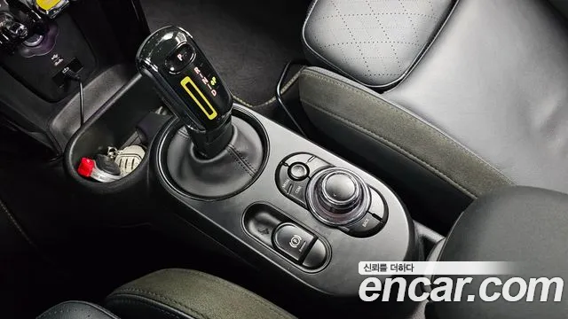 Mini Cooper 2024 — фото 9