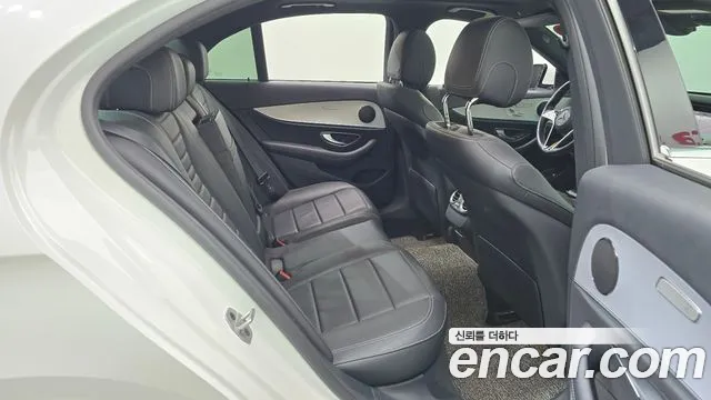 Mercedes-Benz E-Class 2021 — фото 12