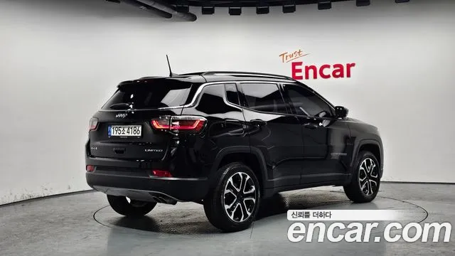 Jeep Compass 2022 — фото 2