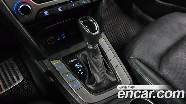 Hyundai AVANTE 2016 — фото 9