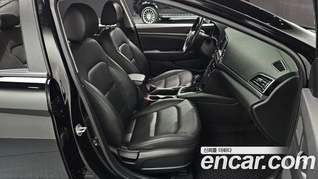 Hyundai AVANTE 2016 — фото 10