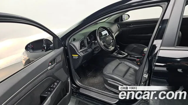 Hyundai AVANTE 2016 — фото 11