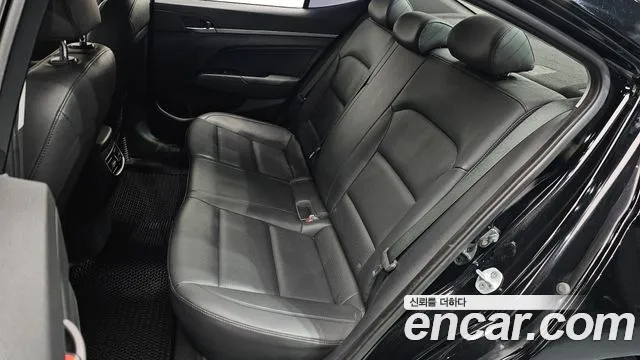 Hyundai AVANTE 2016 — фото 12