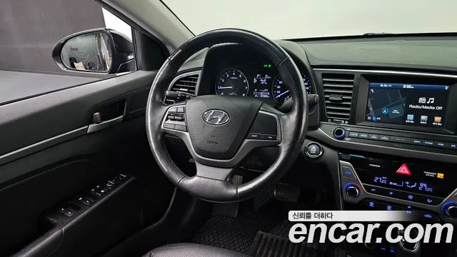 Hyundai AVANTE 2016 — фото 13