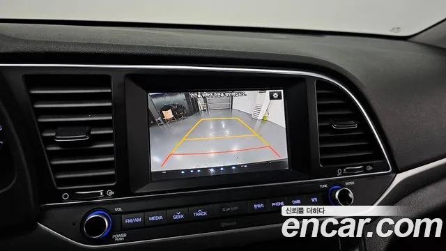 Hyundai AVANTE 2016 — фото 15