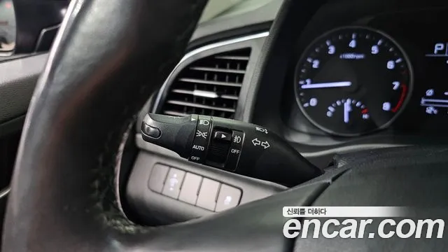 Hyundai AVANTE 2016 — фото 19