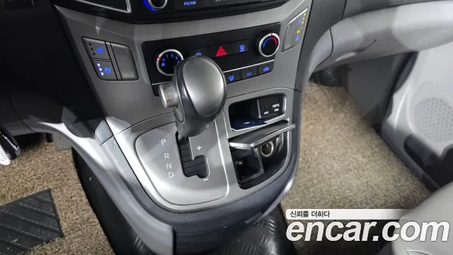 Hyundai Starex 2017 — фото 9
