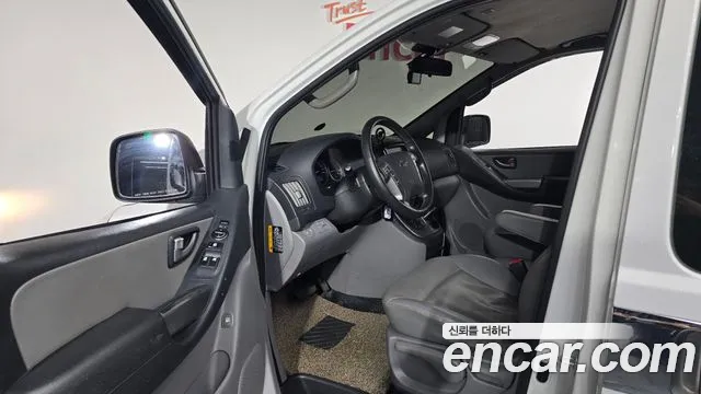 Hyundai Starex 2017 — фото 10