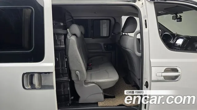 Hyundai Starex 2017 — фото 12