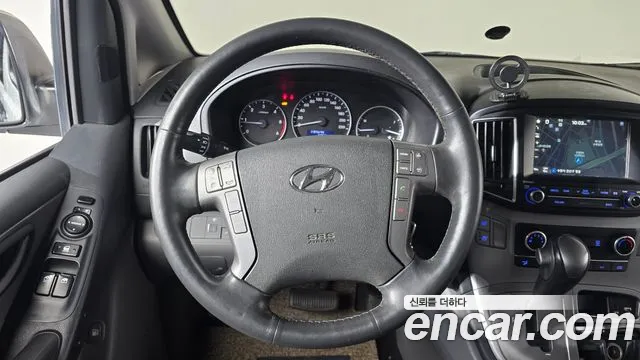 Hyundai Starex 2017 — фото 13