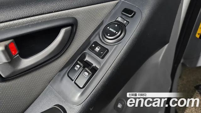 Hyundai Starex 2017 — фото 18