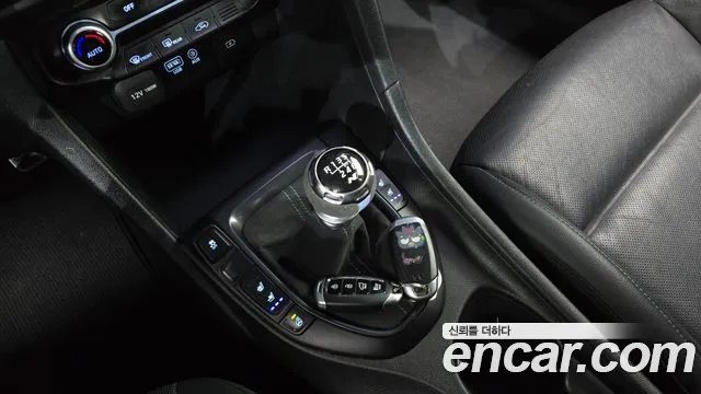 Hyundai Veloster 2019 — фото 9