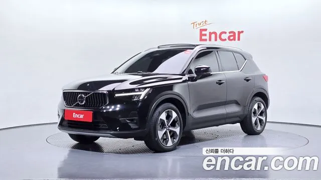 Volvo XC40 2023 — фото 1