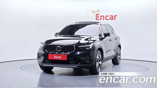 Volvo XC40 2023 — фото 3