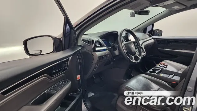 Honda Odyssey 2018 — фото 10