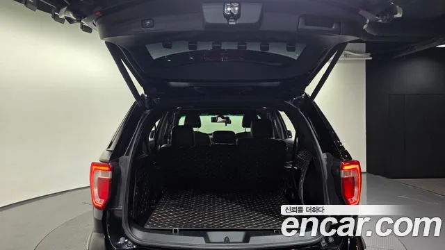 Ford Explorer 2016 — фото 20