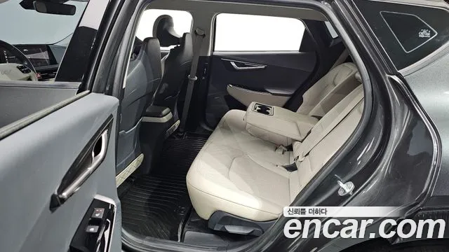 Kia EV6 2022 — фото 17