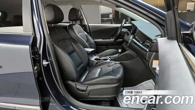 Kia Niro 2020 — фото 10