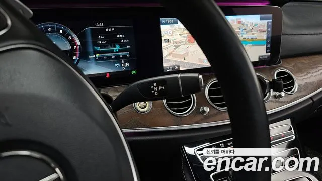 Mercedes-Benz E-Class 2017 — фото 9