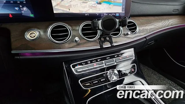 Mercedes-Benz E-Class 2017 — фото 15