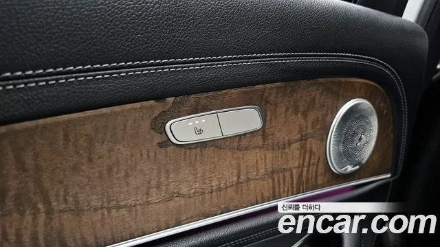 Mercedes-Benz E-Class 2017 — фото 17