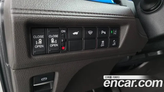 Honda Odyssey 2018 — фото 18