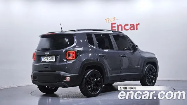 Jeep Renegade 2023 — фото 2