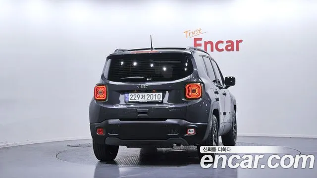 Jeep Renegade 2023 — фото 4