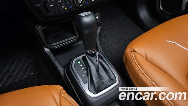Jeep Renegade 2023 — фото 9
