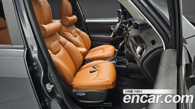 Jeep Renegade 2023 — фото 10