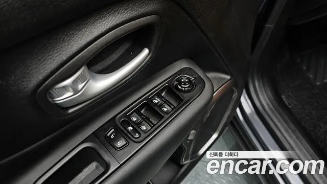 Jeep Renegade 2023 — фото 17