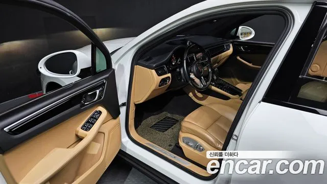 Porsche Macan 2017 — фото 10