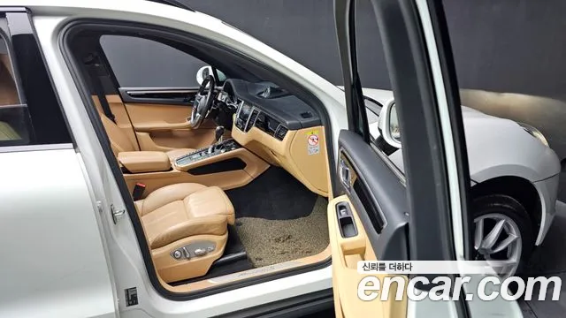 Porsche Macan 2017 — фото 12