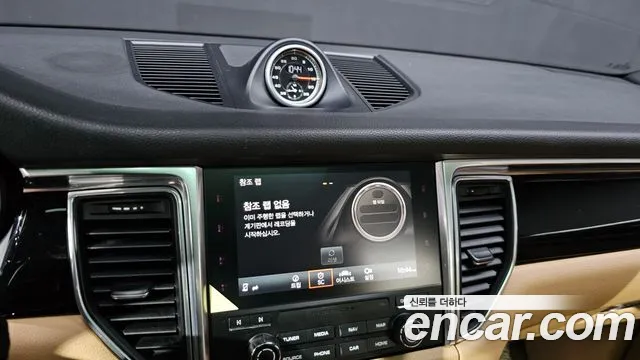 Porsche Macan 2017 — фото 16