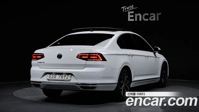 Volkswagen Passat 2018 — фото 2