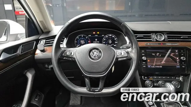 Volkswagen Passat 2018 — фото 13