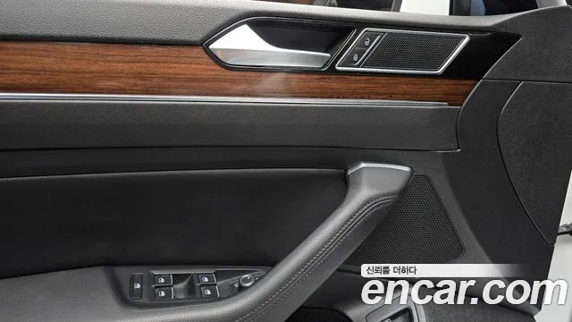 Volkswagen Passat 2018 — фото 17