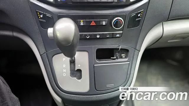 Hyundai Starex 2017 — фото 9