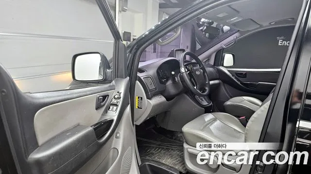Hyundai Starex 2017 — фото 10